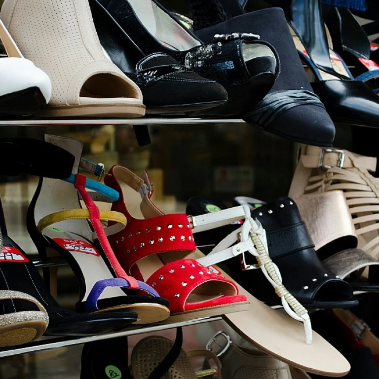 Les chaussures dorées pour femmes : élégance et style au quotidien